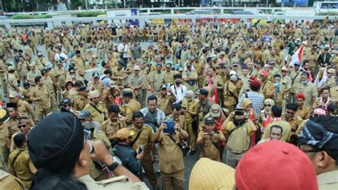 Perpanjangan Masa Kades Operasi Parpol Dan Penyebab Konflik Sosial