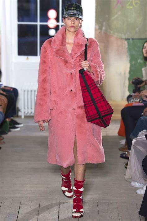 Вещь дня: шуба Burberry | Fashion, Tartan fashion, Winter fashion 2017