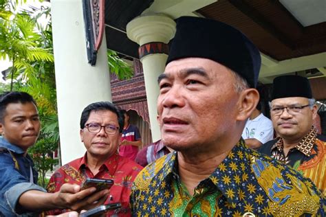 Berhasil Tuntaskan Buta Huruf Empat Daerah Ini Dapat Anugerah Aksara