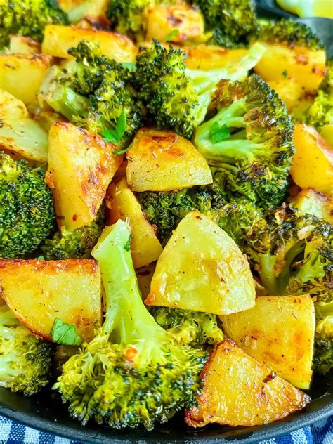 Easy Oven Roasted Potatoes And Broccoli With Rosemary Go Healthy Ever