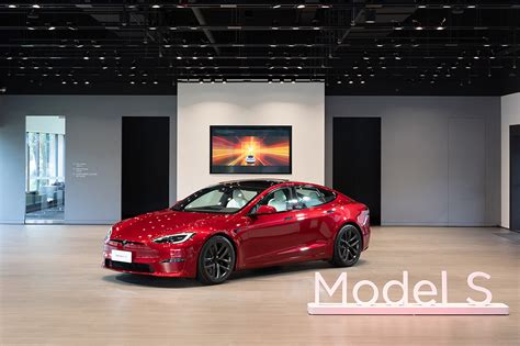 Tesla新車色「烈焰紅」台灣亮相！model S、model X全台同步開放鑑賞