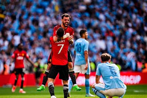 Manchester United vence por 2 1 al Manchester City y se corona campeón