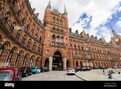 St pancras renaissance hotel hi-res stock photography and images - Alamy