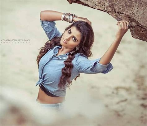 Aishwarya Rajesh Hot Photos Beautiful Wallpaper HD Pics New Images