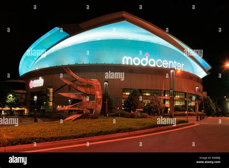 Moda Center Hi Res Stock Photography And Images Alamy