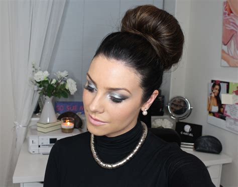 WATCH How To 5 Minute Sleek Bun Hair Tutorial So Sue Me