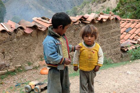 Niños De La Calle El Desafío De La Infancia Marginada En El Medio Urbano Fundación Amazonia