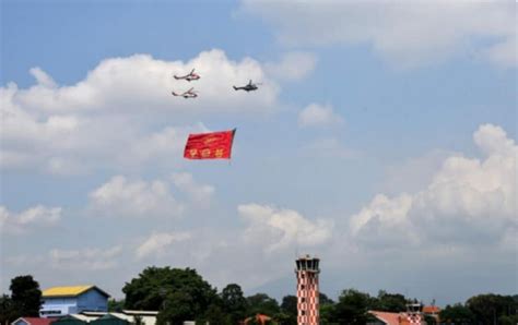 Pesawat Tni Au Kibarkan Bendera Di Atas Langit Bogor Jelang Hut Ke