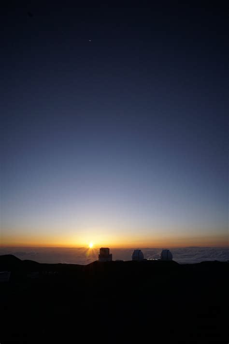 Mauna Kea Summit Sunset and Stargazing – James Freeman Saunders