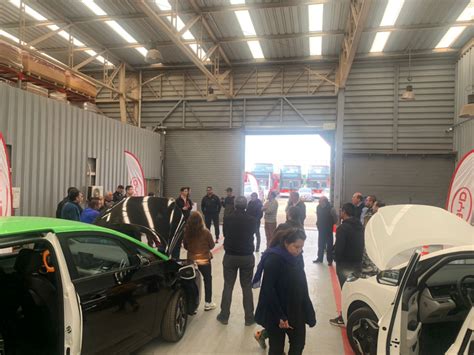 Ministerio de Energía y AgenciaSE realizaron test drive de nuevo modelo