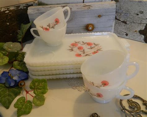 Set Of 4 Retro Vintage Fire King Fleurette Milk Glass Snack Or Luncheon