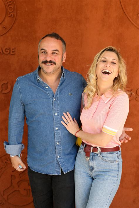 Photo François Xavier Demaison et sa femme Anaïs Tihay au village