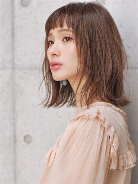伸ばしてるけど雰囲気変えたい。バッサリ切らずにイメチェンできるヘアカット法｜mery