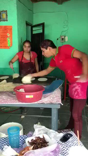 Archivo De Memes On Twitter Muchacho Haciendo Tortillas Rjpbngb0ht Twitter