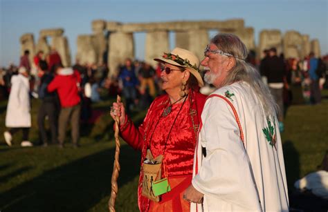 M Gica Bienvenida Al Verano En El C Rculo De Piedra De Stonehenge Las