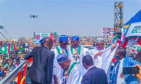 Massive Crowd Welcomes Atiku In Bauchi For PDP Presidential Rally