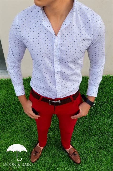 Camisa Slim Fit Blanca De Puntos Azules Pantal N De Gabardina Rojo