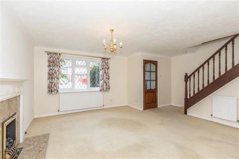 3 Bedroom House Markland Way Uckfield Tn22 2de Oakfield Estate Agents