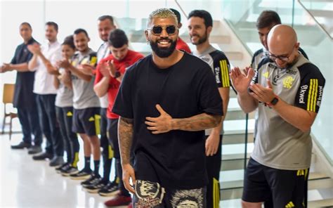 Gabigol Recepcionado Festa No Ct Do Flamengo Veja V Deo