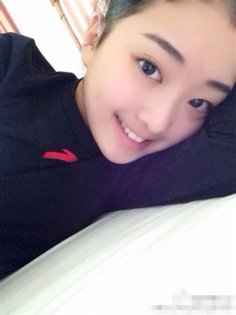 Vẻ xinh xắn đáng yêu của HOT GIRL LÀNG TRƯỢT BĂNG Trung Quốc Ve xin xan cua Li Zijun co gai 17