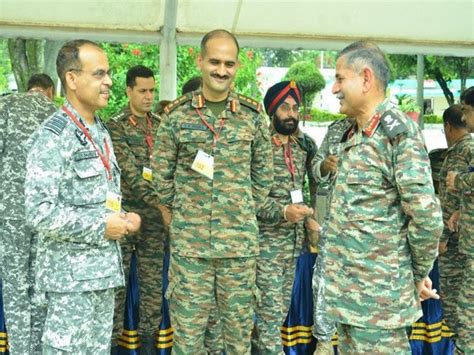 Lt General Upendra Dwivedi Meets Higher Air Command Officers