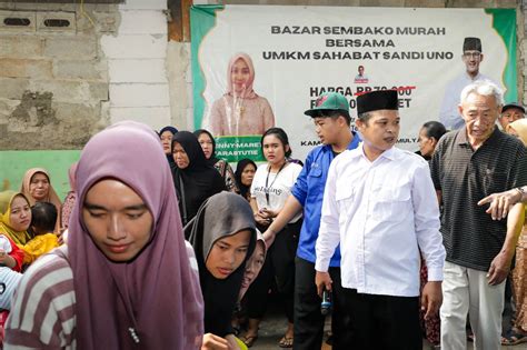 Sukarelawan Sandiaga Gelar Bazar Sembako Murah Seharga Rp 15 Ribu