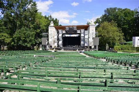 Teatrul Verde din Chișinău se redeschide cu două concerte deși