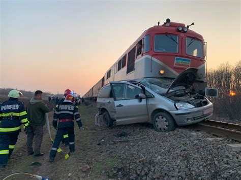 Accident feroviar în Dolj Mașină lovită de locomotiva unui tren marfar