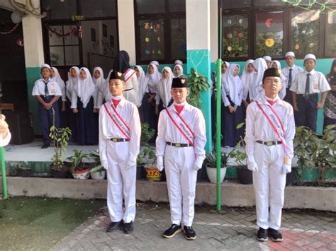 Peringatan Hut Ri Ke 78 Siswa Smp Miftahul Ulum Upacara Dengan Khidmat