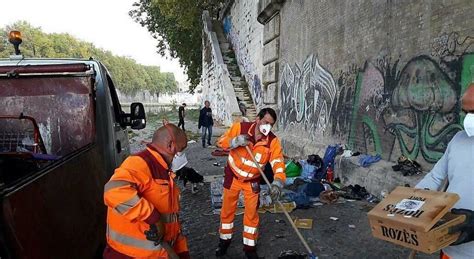 Roma Sgomberati Accampamenti Abusivi Sotto Tre Ponti Sul Tevere