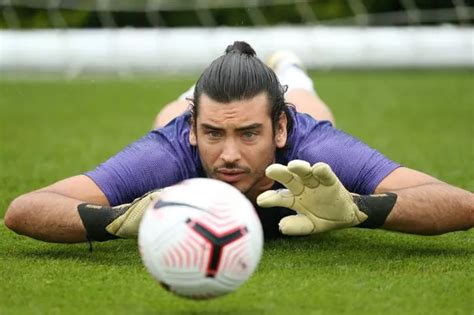 Paulo Gazzaniga set for Tottenham exit as Elche make move ahead of ...