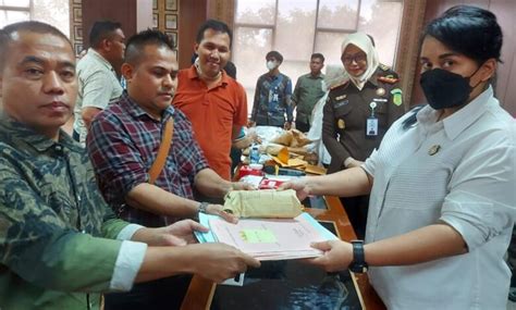 Kejari Tangsel Kembalikan Barang Bukti Dan Eksekusi Terpidana Investasi