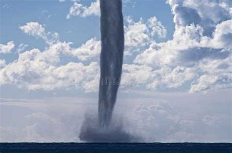 Tornados Sobre El Mar Mediterráneo Foto de archivo Imagen de embudo