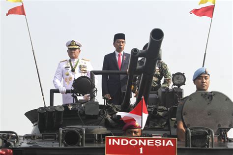 Presiden Jokowi Pimpin Upacara HUT TNI Ke 78