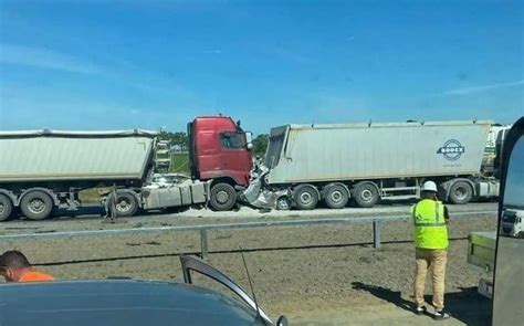 Niewieścin Cztery ofiary wypadku Ciężarówki zmiażdżyły auto