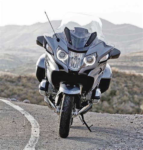 Bmw R Rt Raises The Bar For Touring Bikes The Fast Lane Car