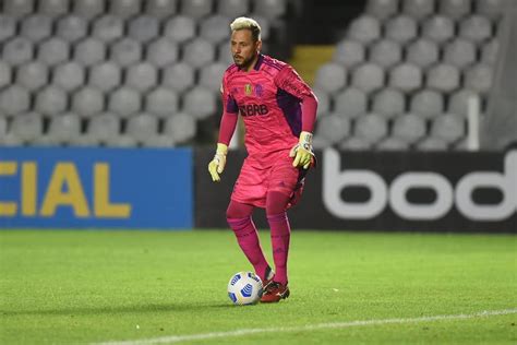 Reforço no Flamengo Diego Alves de volta ao Brasil e Tite priorizará