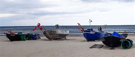 Fischerboote Am Strand Von Baabe Fischerboot Strand Ostsee