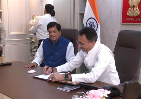 Jitin Prasada Takes Charge As Minister Of State For Commerce Industry