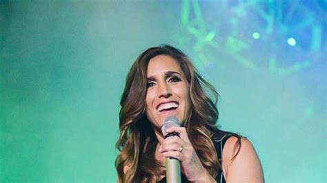 La Sorpresa Que Recibi Soledad Pastorutti En Pleno Show Minuto Neuquen