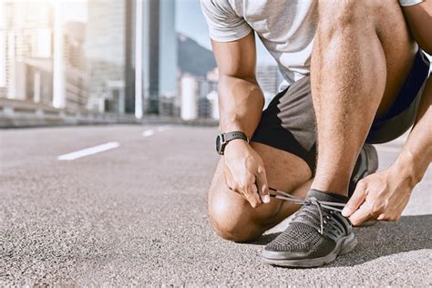 Corredor Prepar Ndose Para Hacer Ejercicio Corriendo En La Calle De La