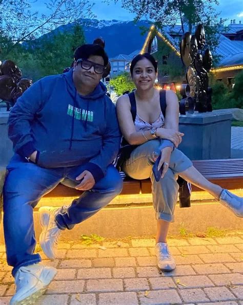 Viral Alert Kapil Sharma Chills With Sumona Chakravarti And Kiku