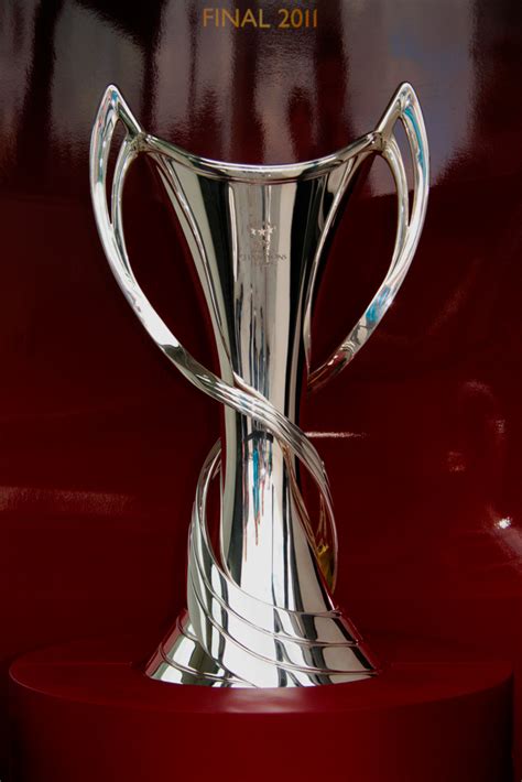 UEFA Women S Champions League Trophy The Silver Trophy Pre Flickr