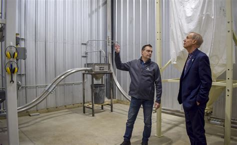 Photos: Gov. Rauner Tours Destihl Brewery | WGLT