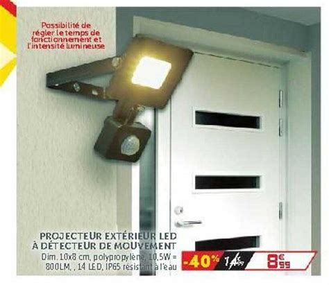 Promo Projecteur Extérieur Led à Détecteur De Mouvement chez GiFi