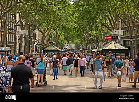 Alla Rambla La Strada Pi Famosa Di Barcellona E Uno Dei Pi Famosi