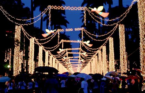 PRAÇA DA LIBERDADE INAUGURA DECORAÇÃO DE NATAL E É OFICIALMENTE