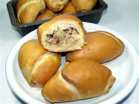 Piroggen Rezept Hefeteig Speck Schmand Und Sauerkraut Piroschki