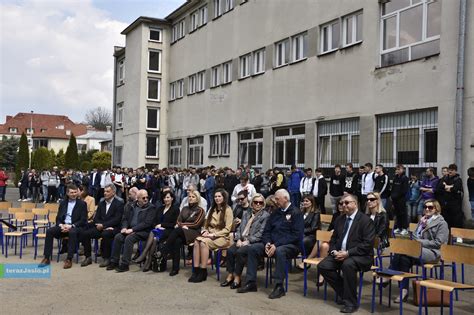 Kolejne boisko ze sztuczną nawierzchnią w Jaśle przekazane do