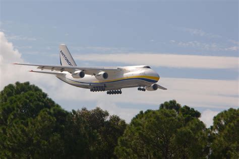 Antonov A-124 arriving at MLB (Melbourne, FL) today, Aug 19, 2023 : r